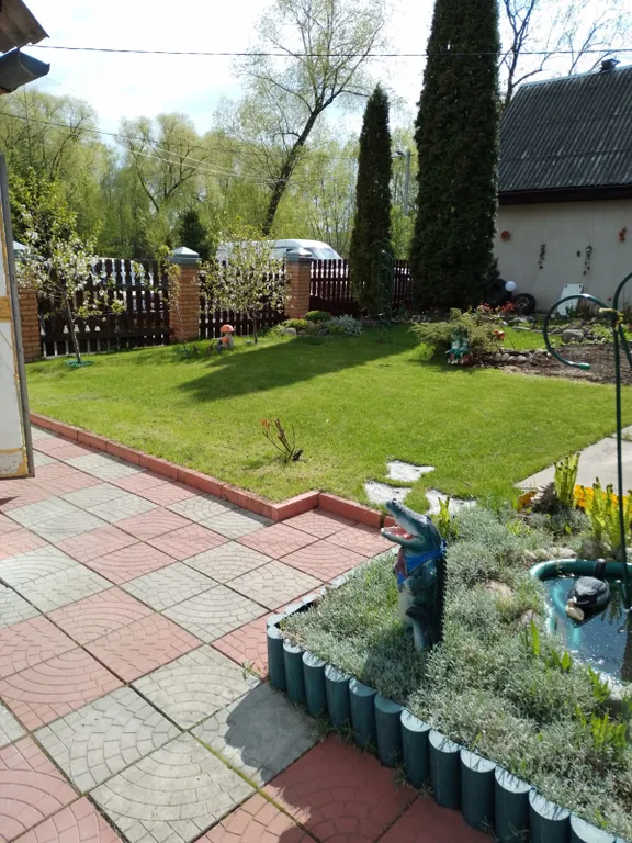 Дом у реки в центре города