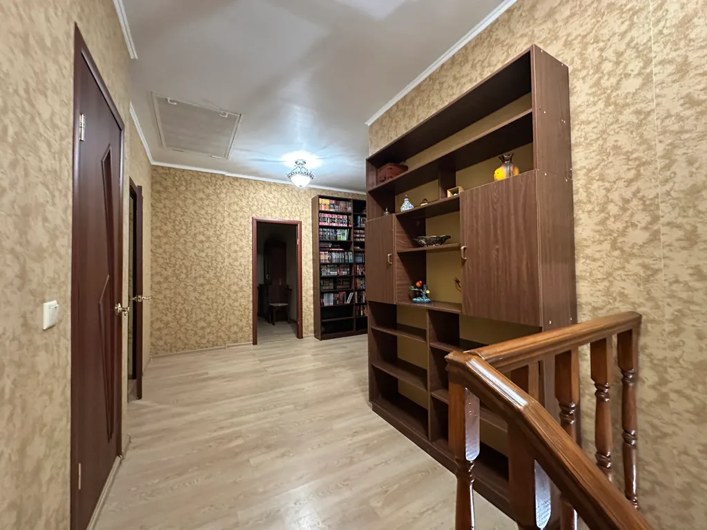 Частный дом с камином