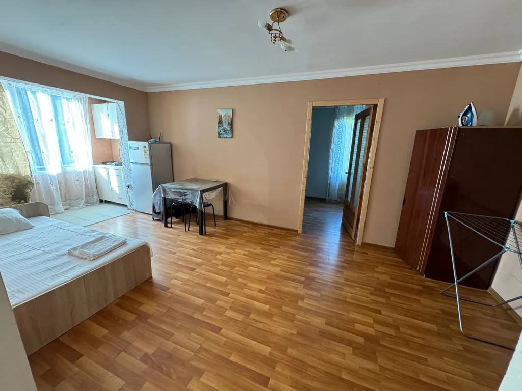 Трёхкомнатная квартира с ремонтом на ул Гочуа