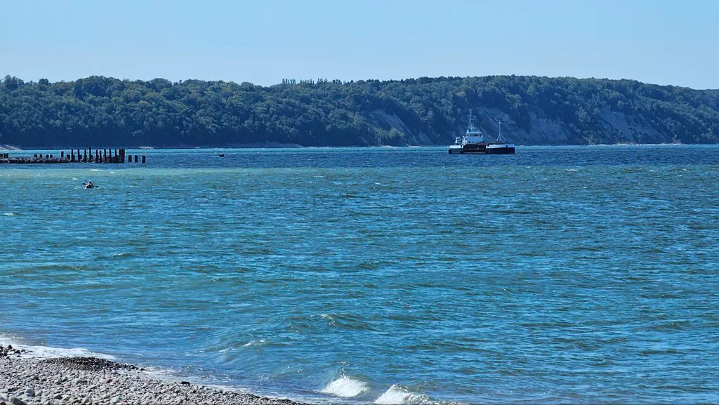 Двухкомнатная квартира "Морской риф"