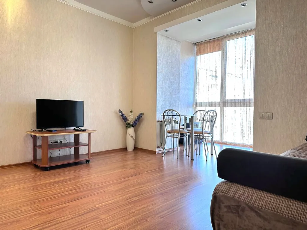 2-комнатная квартира на Молодежном рядом с Ледовой ареной