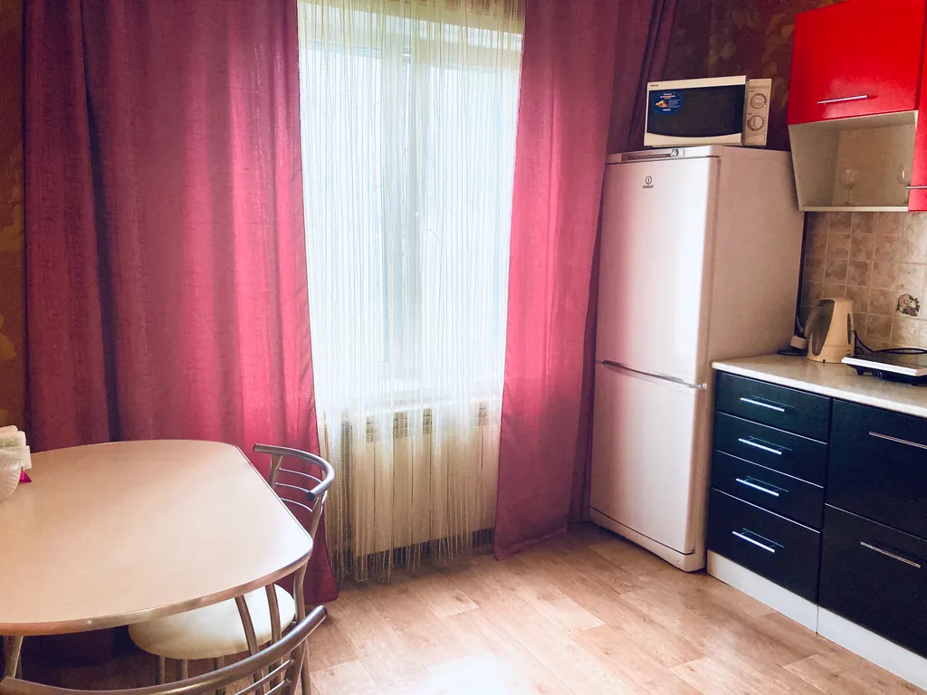 Квартира у ТРЦ Европа, ТРЦ Праздничный