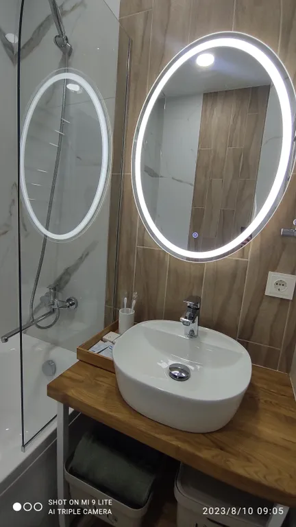 Уютная студия в исторической части города с боковым видом на Волгу