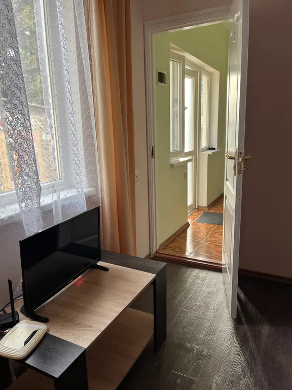 Дом с 2 комнатами и личным большим двором