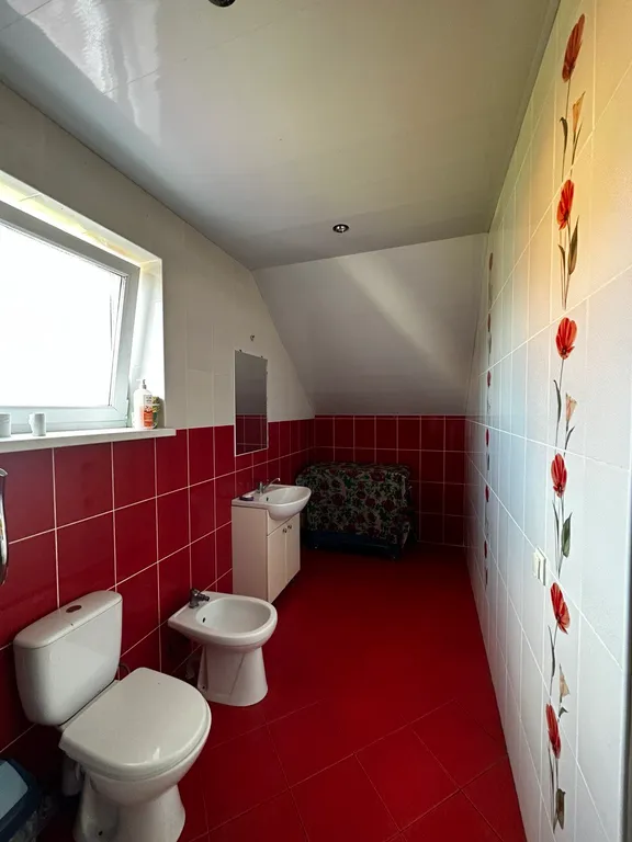 Коттедж 2 этажа в уединенном месте Бреста с парковкой во дворе