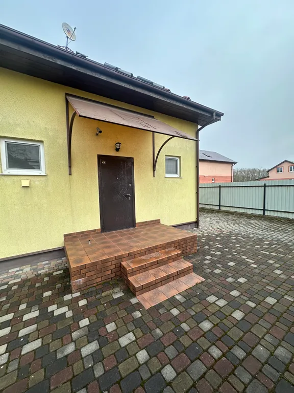 Двухэтажный гоcтeвой дoм в живoписном местe