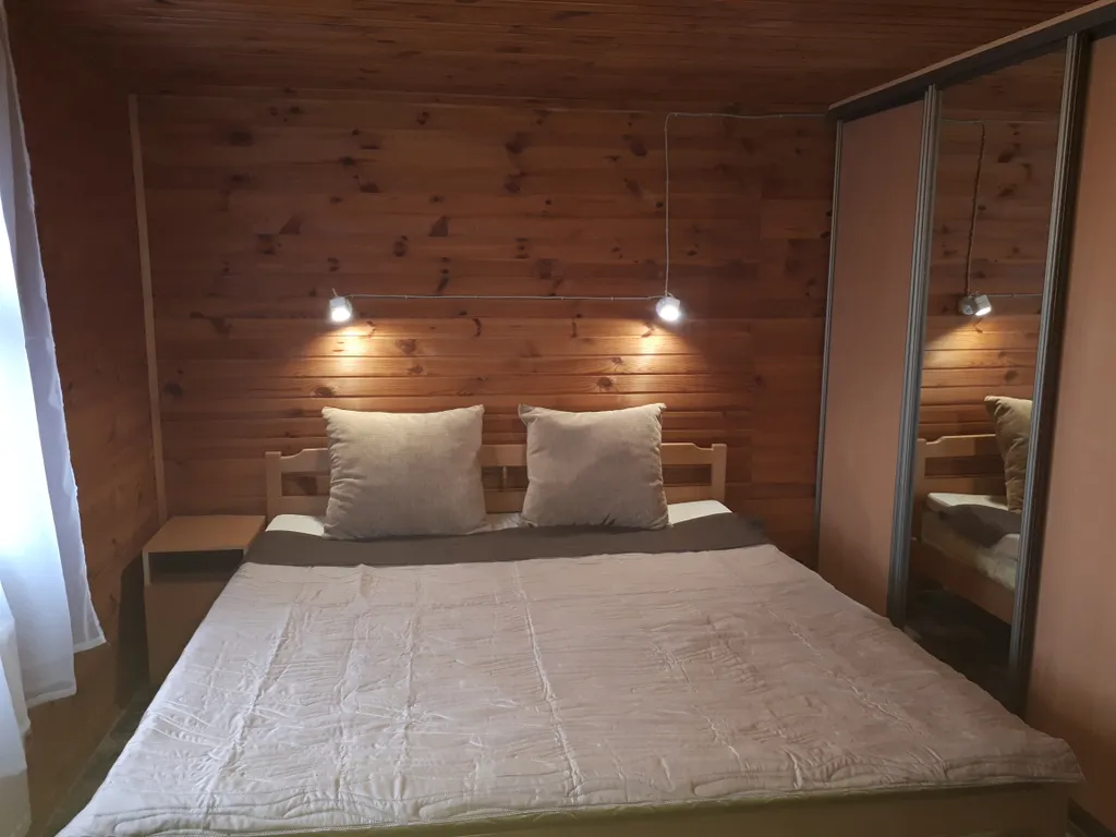 Коттедж Коттедж Уютный 2х этажный классический сруб с 2 спальнями и гостиной — Сириус