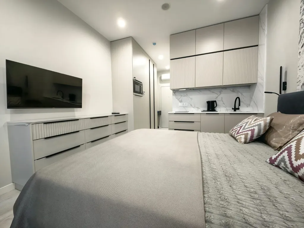 Дизайнерский апартамент с видом на бассейн