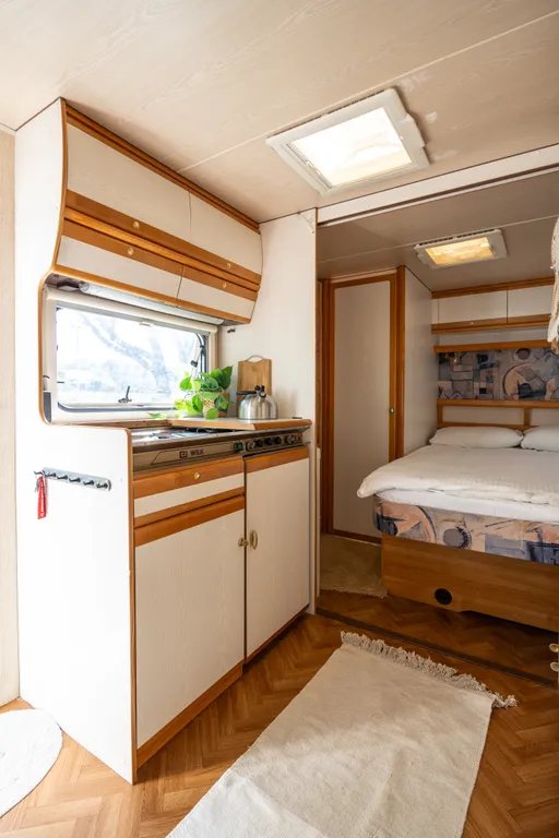 3-х местный автодом с видом на лес и озеро