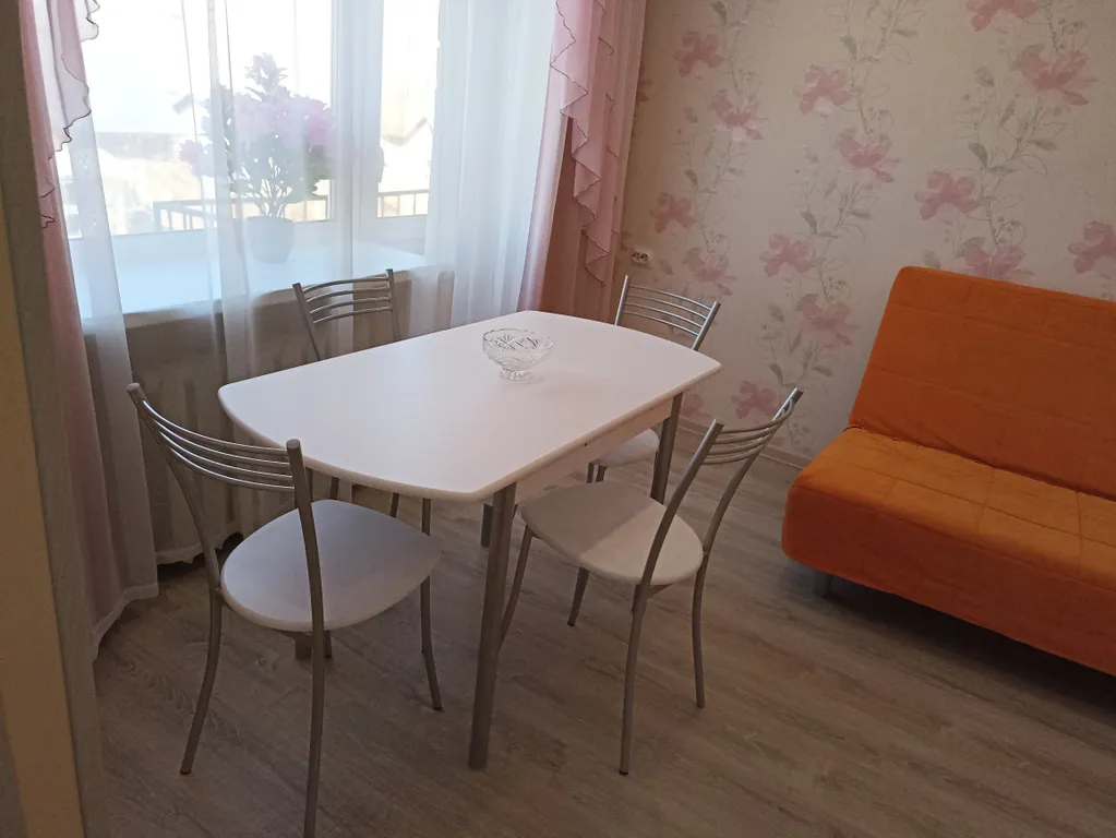 Двухкомнатная квартира в центре с видом на Никольский храм