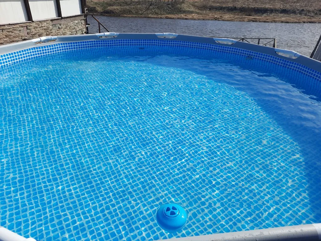 Дом у реки с баней