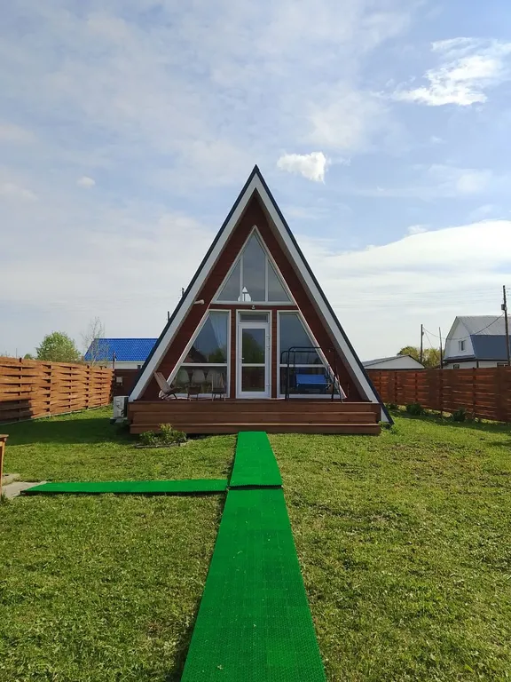 Дом с террасой и баней на дровах