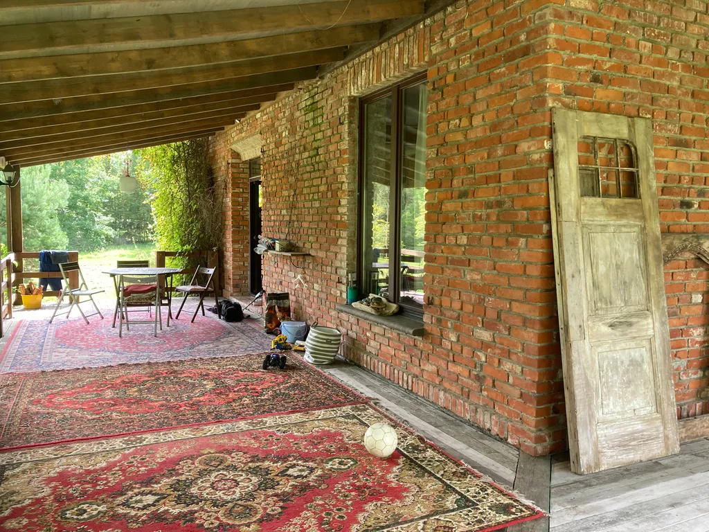 Дом с пляжем у моря