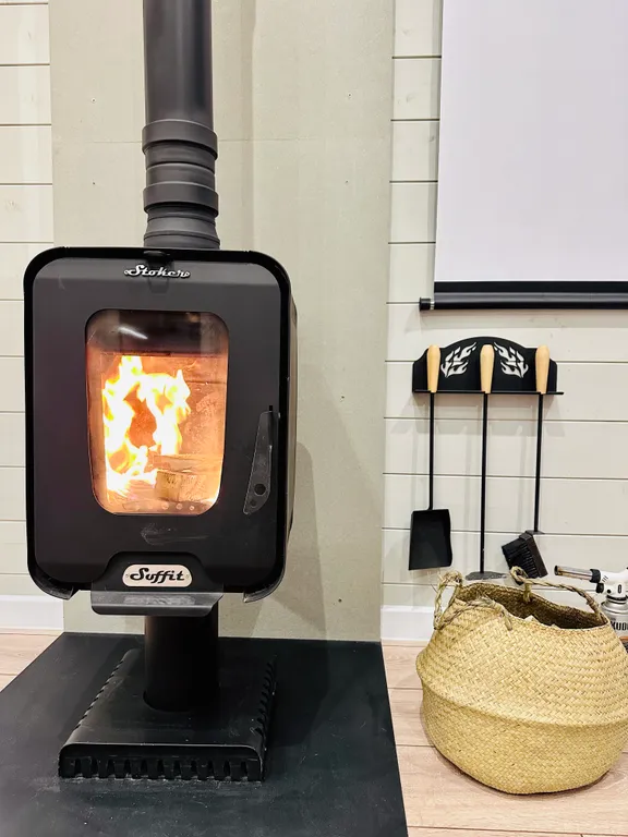 Загородный дом с видом на лес