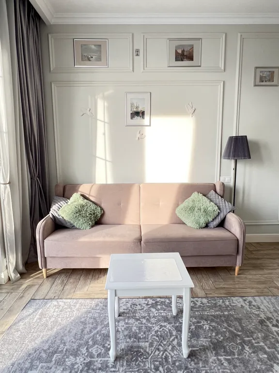 Курортная квартира с питерской атмосферой-лес, озеро, Москва.