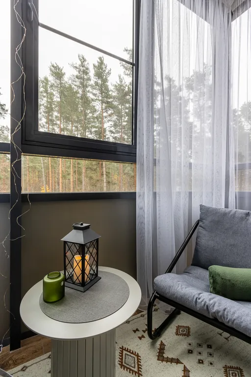 Студия Колосья с качелью на балконе и видом на сосны