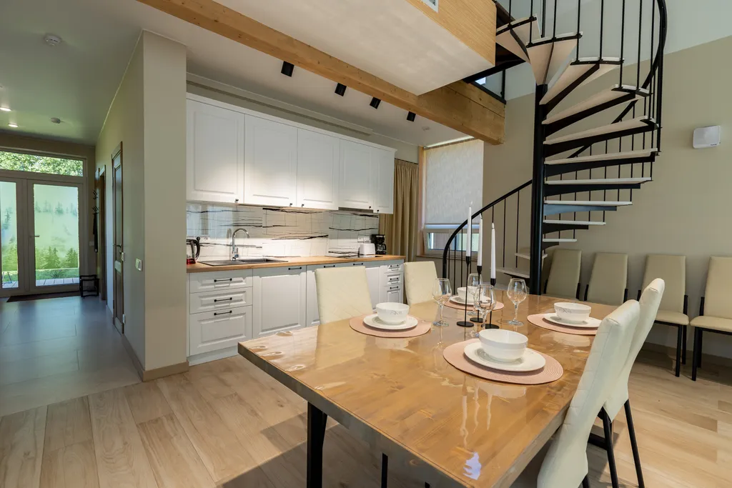 Уютный дом возле леса