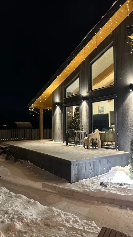 Коттедж Уютный загородный дом у живописного озера, с шикарной новогодней елкой — Санкт-Петербург