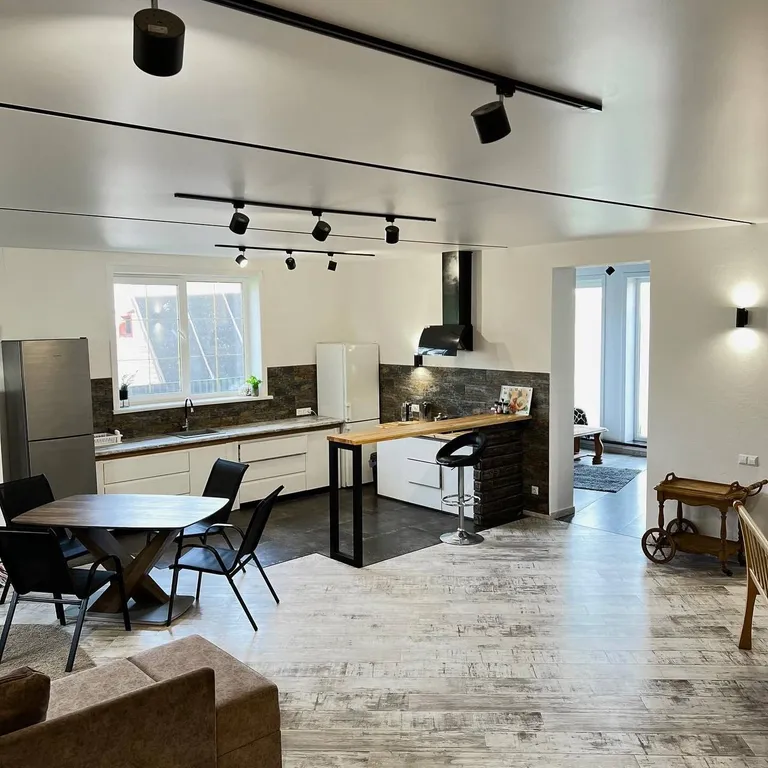 Новый уютный коттедж в черте города