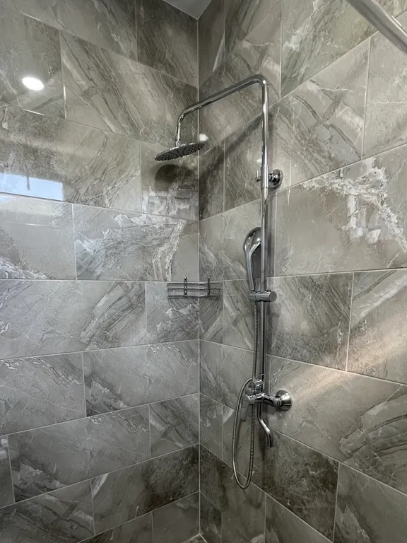 Комфортный номер люкс с видом на реку и горы