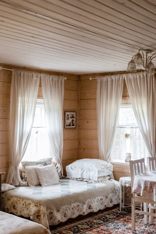 Хутор в лесу Розовый шмель