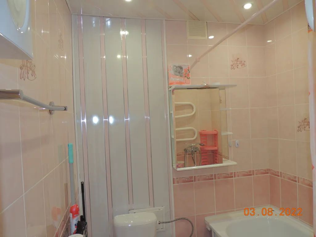 Уютно, возле набережной, вид на реку Волга