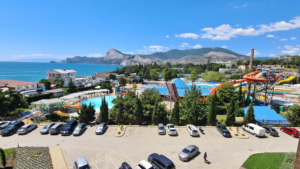 Двухкомнатные апартаменты в апарт-комплексе Атлас с видом на море