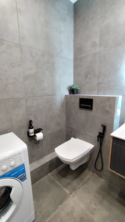 Уютная двухкомнатная квартира в новом жк на берегу озера