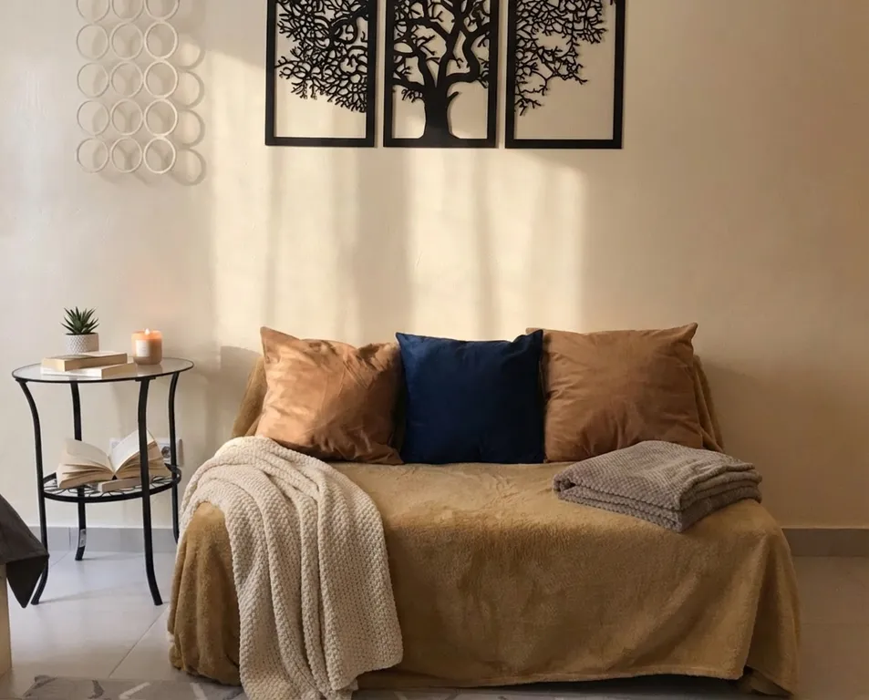 Новая студия с современным дизайнерским ремонтом