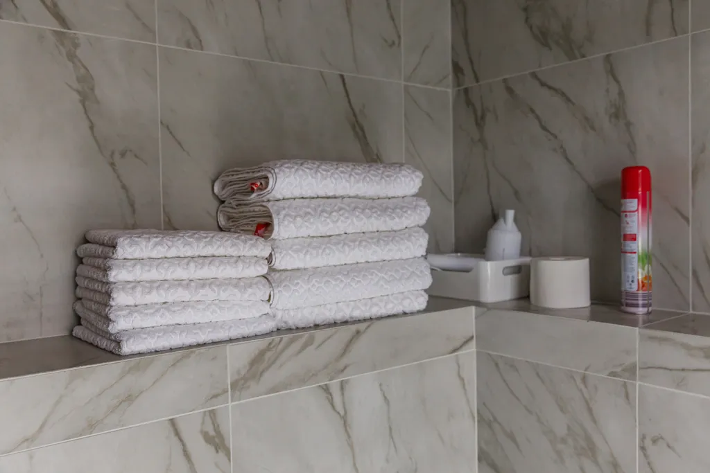 Трёхкомнатный коттедж в лесу у пруда