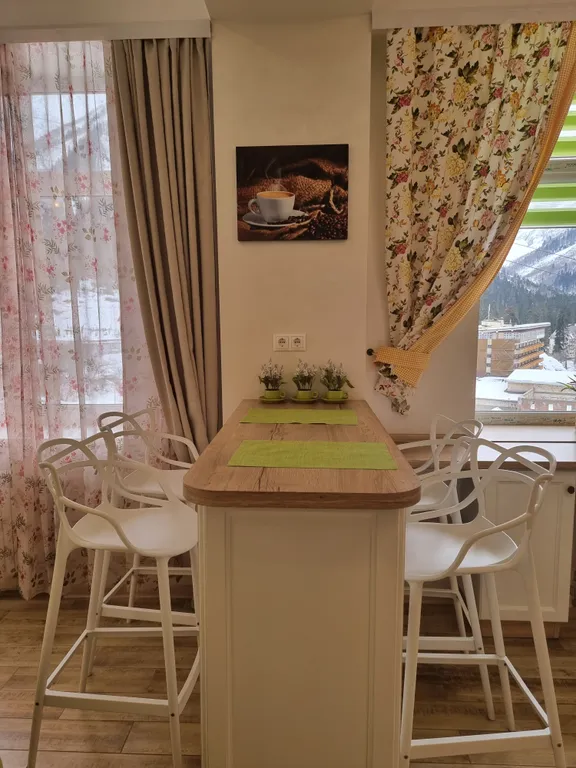 Уютные апартаменты с панорамным видом на горы в центре