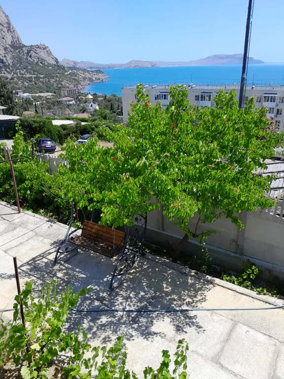 Домик с видом на море