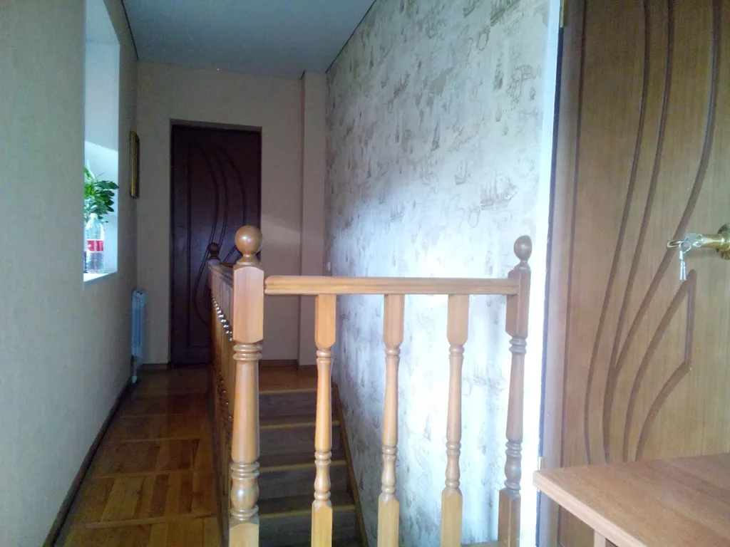 Комната в доме у входа в парк