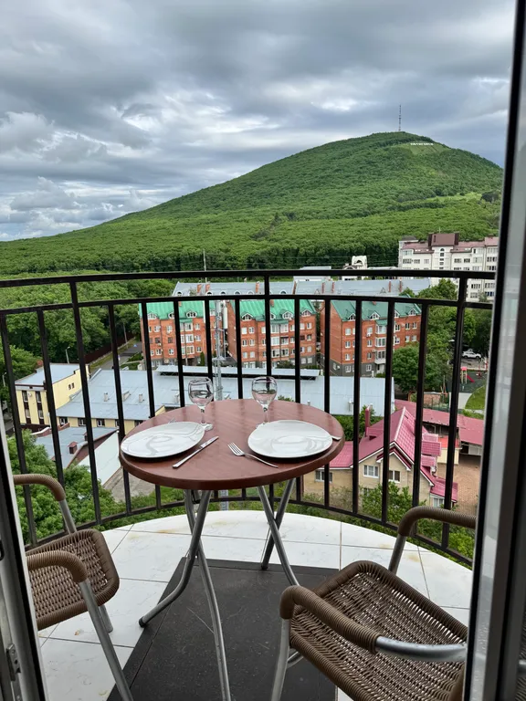 Шикарная квартира с потрясающим видом на гору Машук