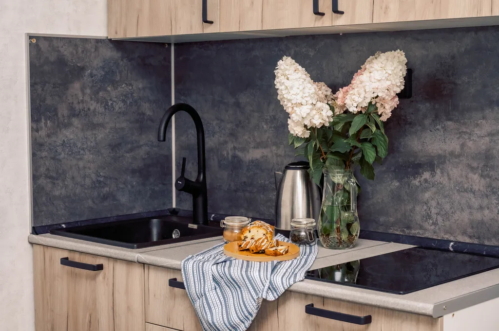 Уютная студия в новом доме с красивым видом из окна