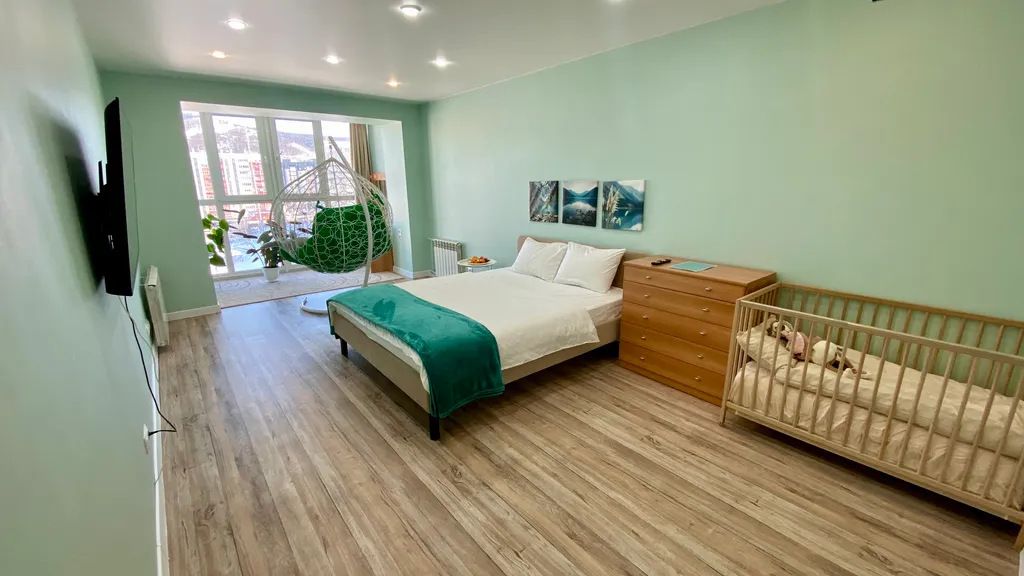 Ваш оазис спокойствия с видом на реку и горы в центре городской жизни