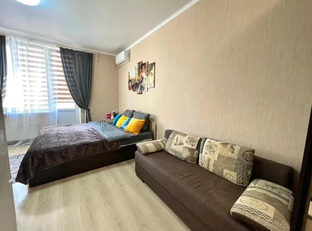 Квартира с кроватью и с диваном