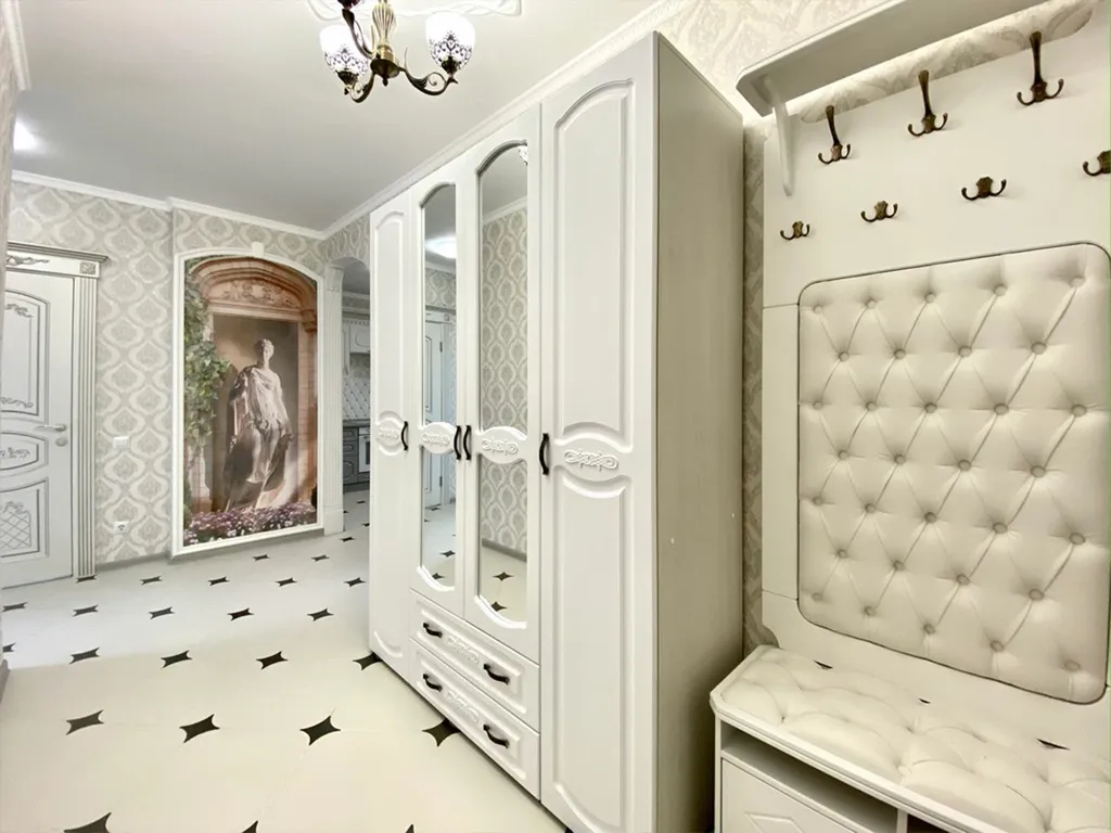 Просторная квартира с дизайнерским ремонтом в классическом стиле