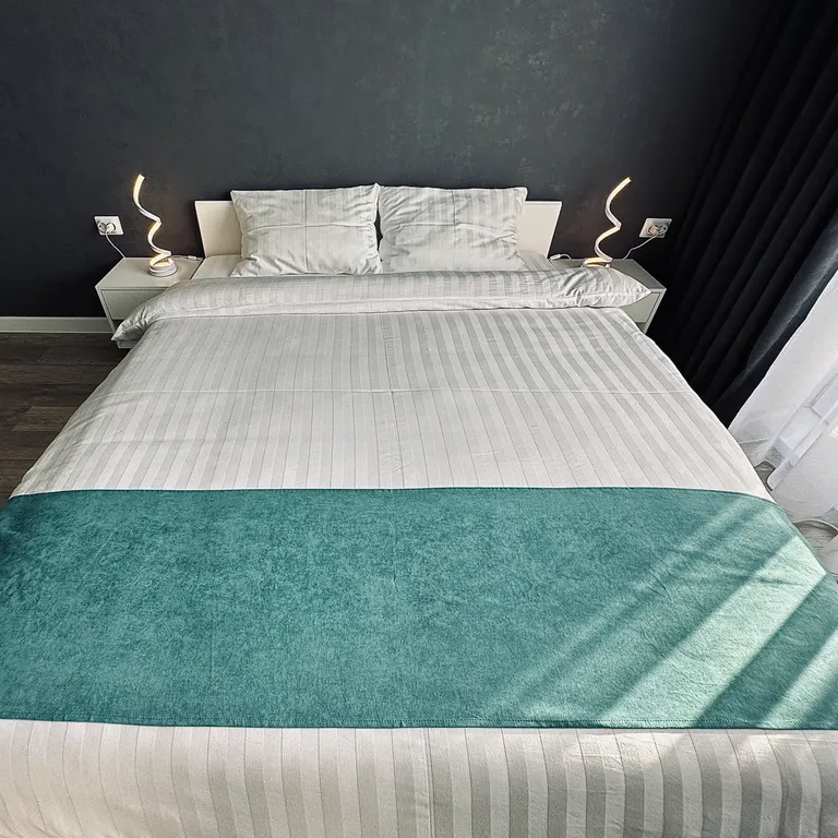 Студия с видом на город