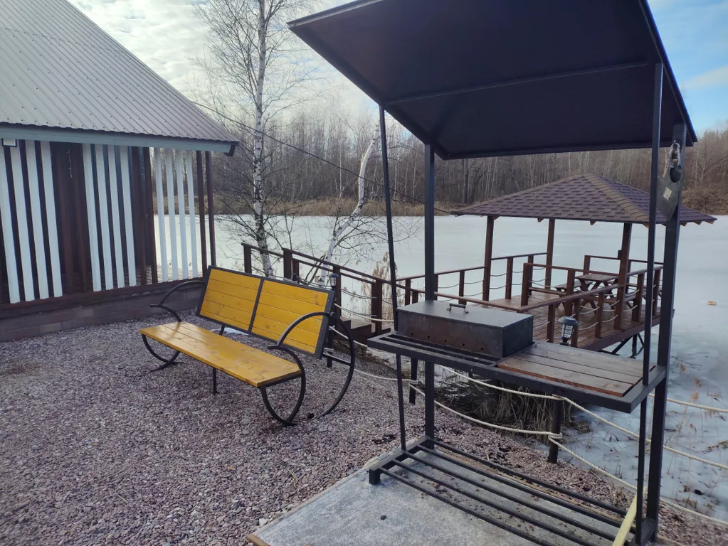 Дом на берегу озера