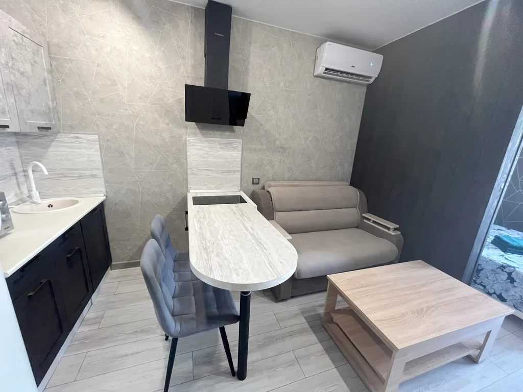 Студия в новом доме рядом с Кадетским училищем