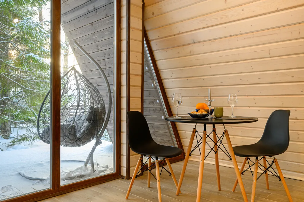 Стильный дом-шалаш с горячей купелью среди вековых сосен