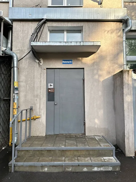 Красивая трех-комнатная квартира с дизайнерским ремонтом