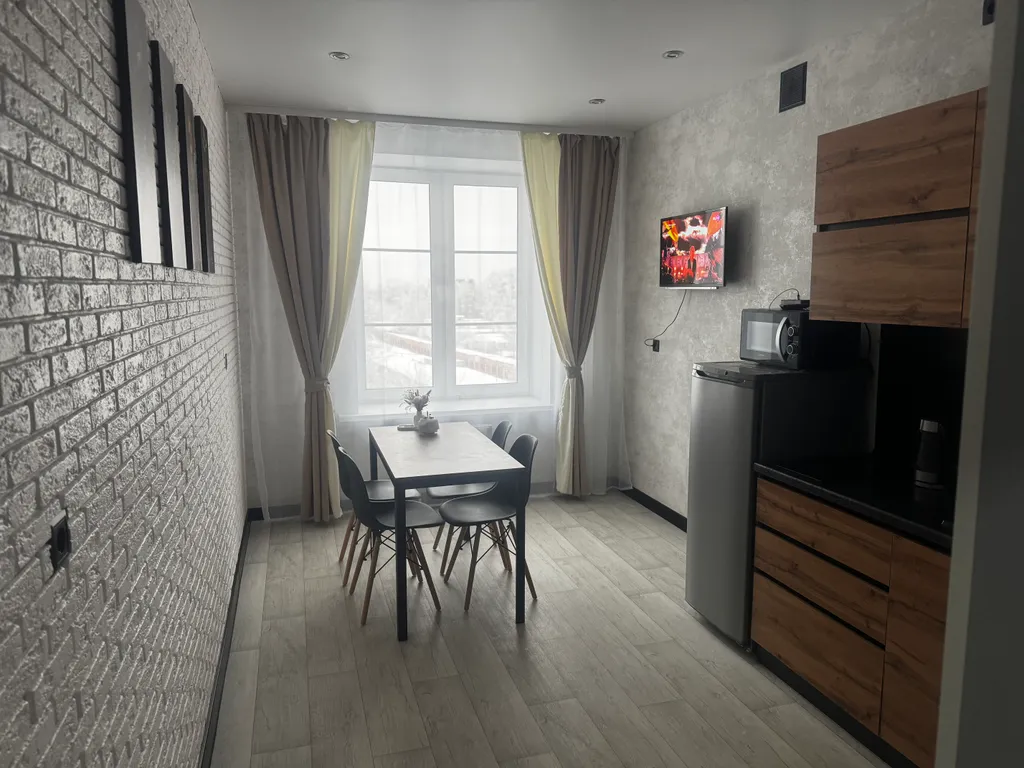 Большая Уютная 1-комнатная квартира,своя парковка,рядом магазин,центр