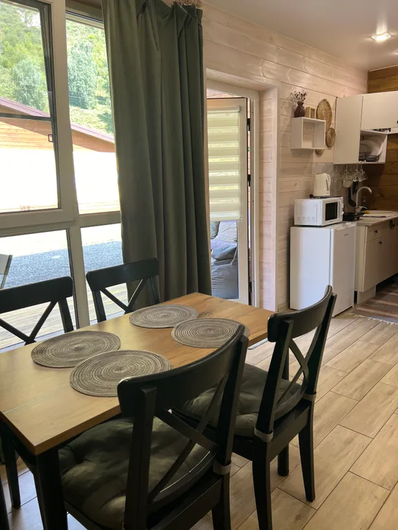 Двухкомнатный дом с видом на гору