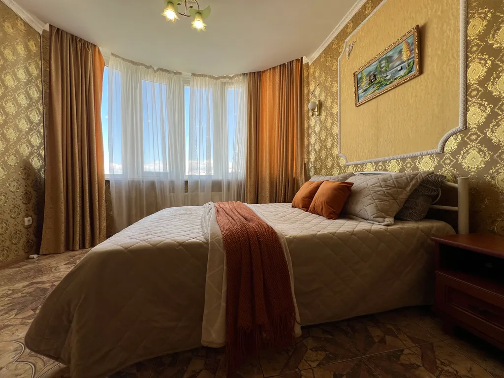 Рядом парк Победы Херсонес не берем оплату за уборку