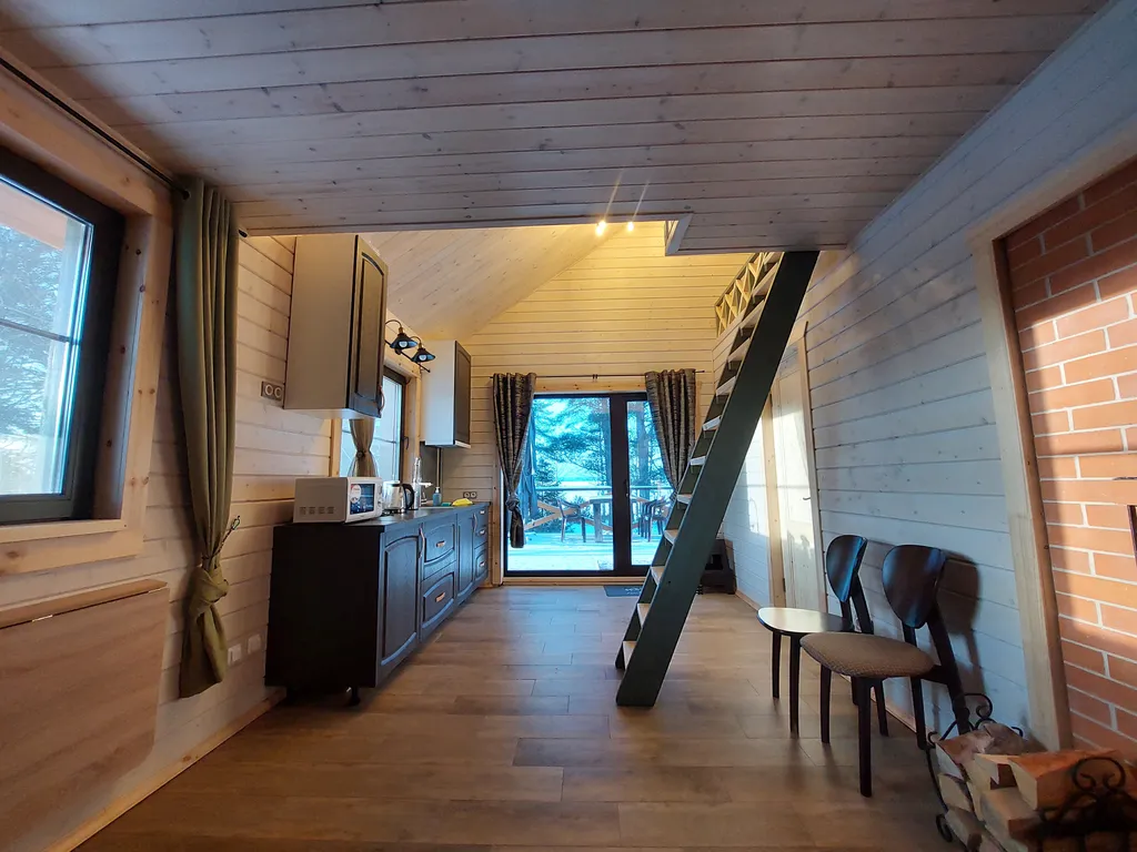 Уютный дом с прекрасным видом на лес и озеро