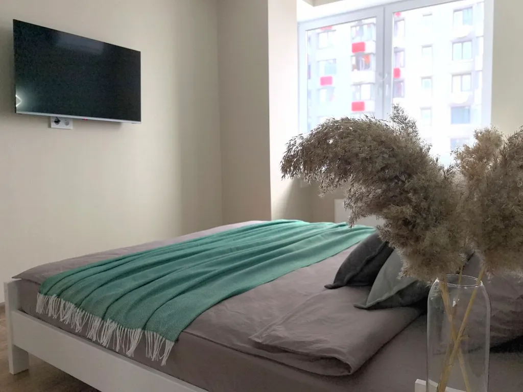 Однушка с большой кроватью и кухней-гостинной