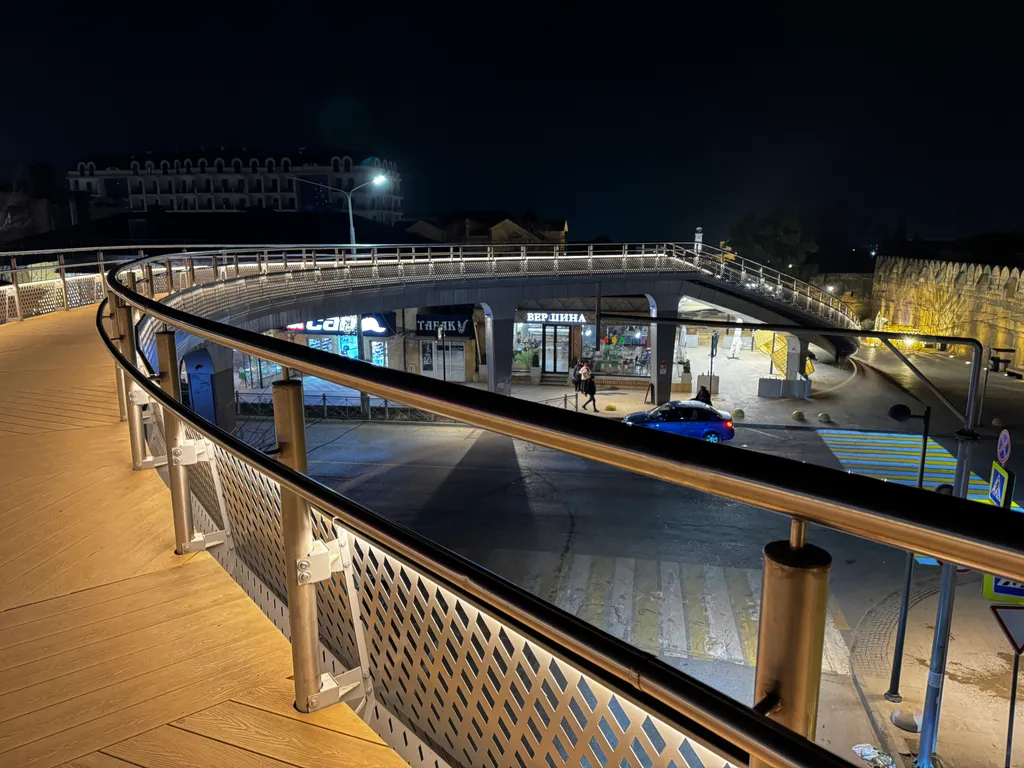 Большой красивый дом у моря