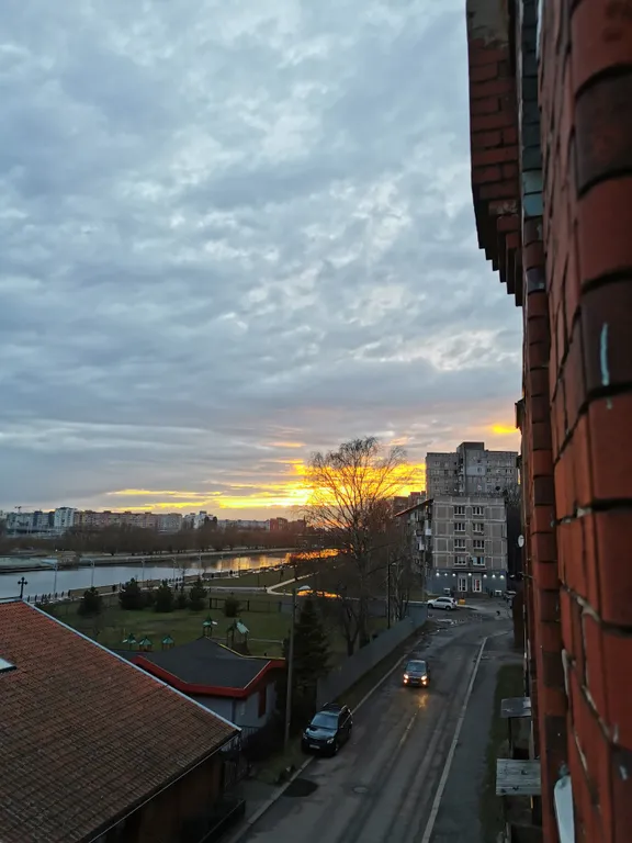 Апартамент в историческом доме с видом на стадион Калининград и закат